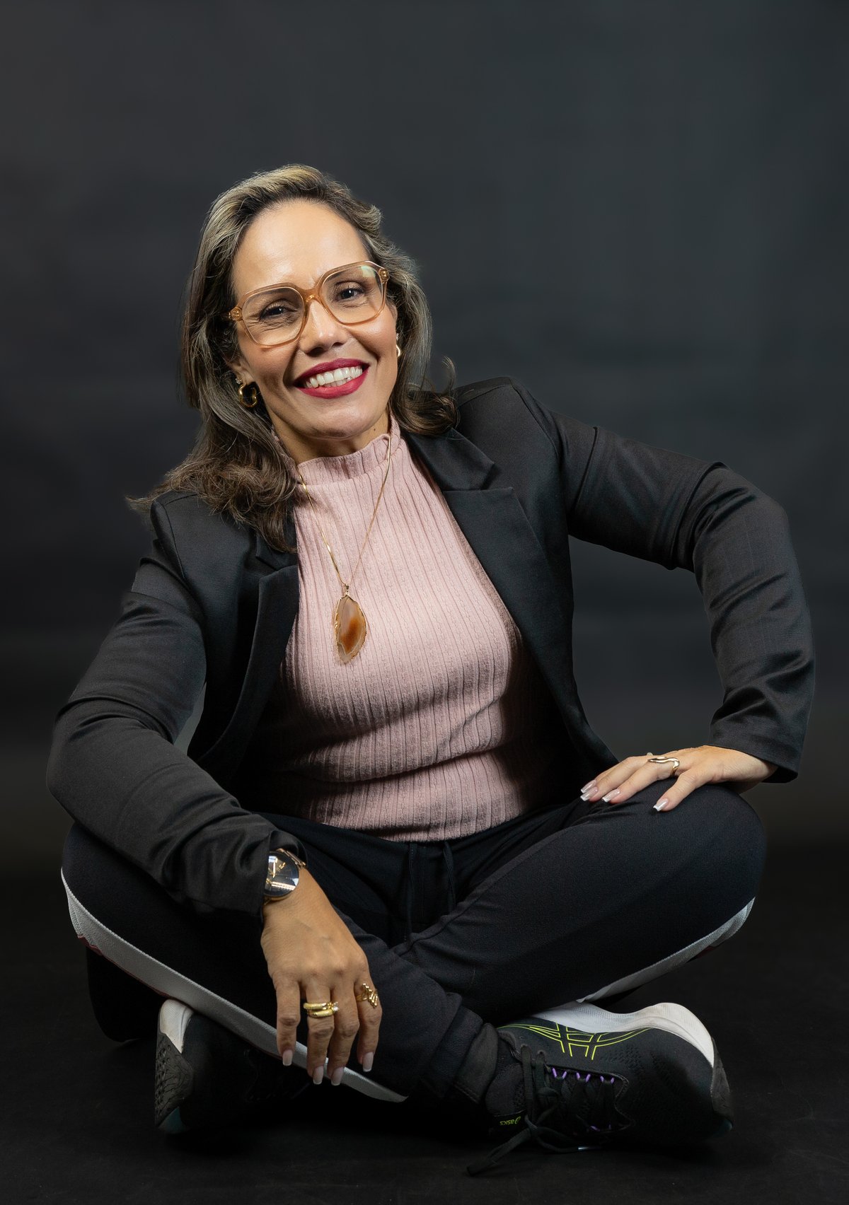 Alethéia Campos, psicóloga integrativa, sorrindo